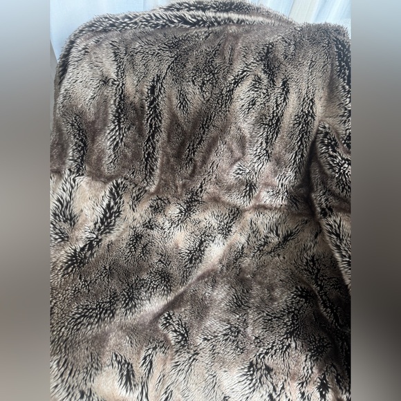 RH Restoration Hardware Faux Fur Throw Blanket mink 60"x 45” Soft Luxury Plush - Picture 5 of 6